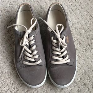 Ecco Women’s 39 grey suede sneaker